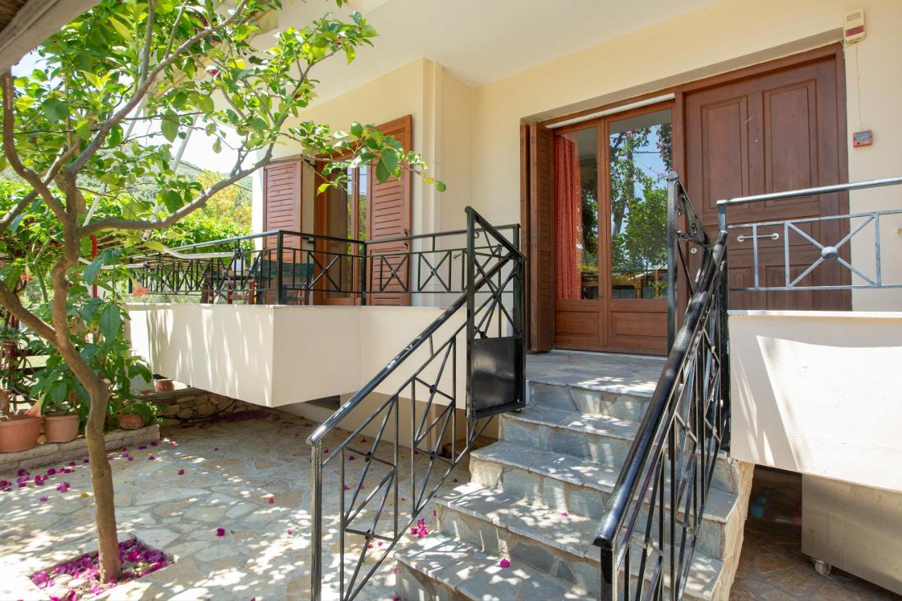 Giapis Apartment Mikros Gialos Bagian luar foto